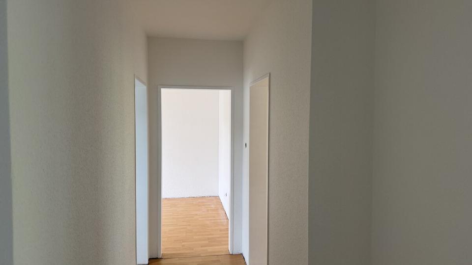 Renovierte stadtzentrale 62qm große 3 Zimmer-Wohnung im Erdgeschoss mit Balkon ab 1.11. zu vermieten