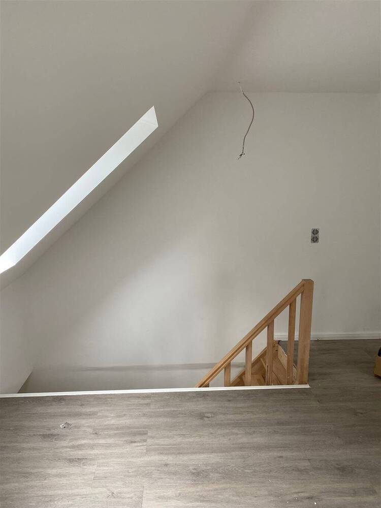 Tolle, Lichtdurchflutete 3 Zimmer Wohnung über 2 Ebenen und großer Terrasse. Erstbezug nach Sanierung!