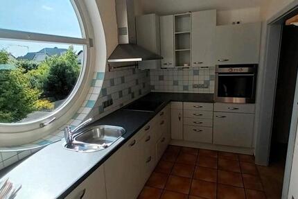 3-Zimmer & 92qm mit EBK & Fußbodenheizung in Bestlage zimmer