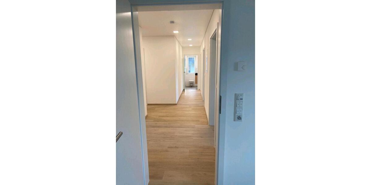 Erdgeschoßwohnung Sulzfeld - 4 Zimmer, 132 m&sup2;, 1.280&euro; | Angebot:26288314