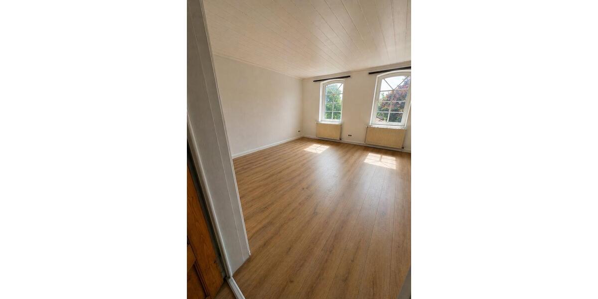 Etagenwohnung Haßbergen - 5 Zimmer, 135 m&sup2;, 1.050&euro; | Angebot:26354113