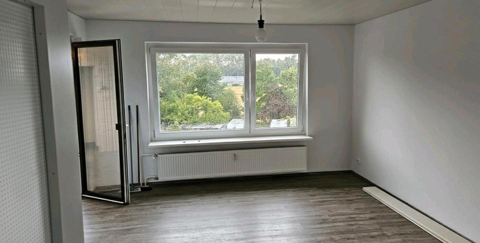 Dachgeschoßwohnung Lehre - 2.5 Zimmer, 80 m&sup2;, 650&euro; | Angebot:25174686