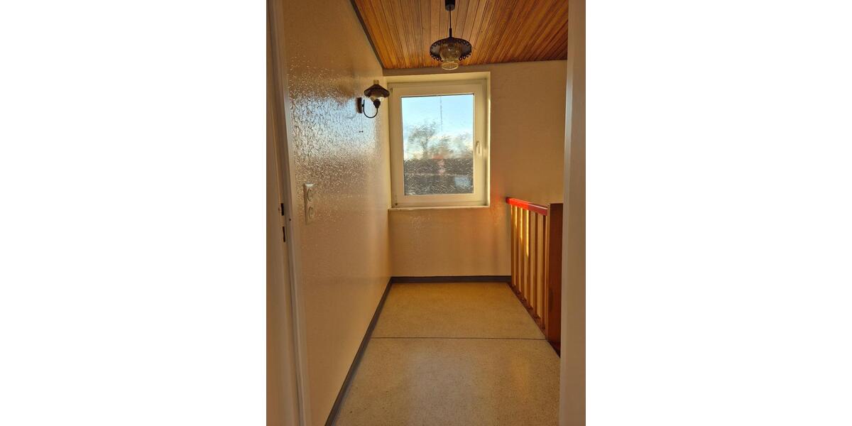 Dachgeschoßwohnung Saarbrücken West - 3 Zimmer, 50 m&sup2;, 400&euro; | Angebot:25298087