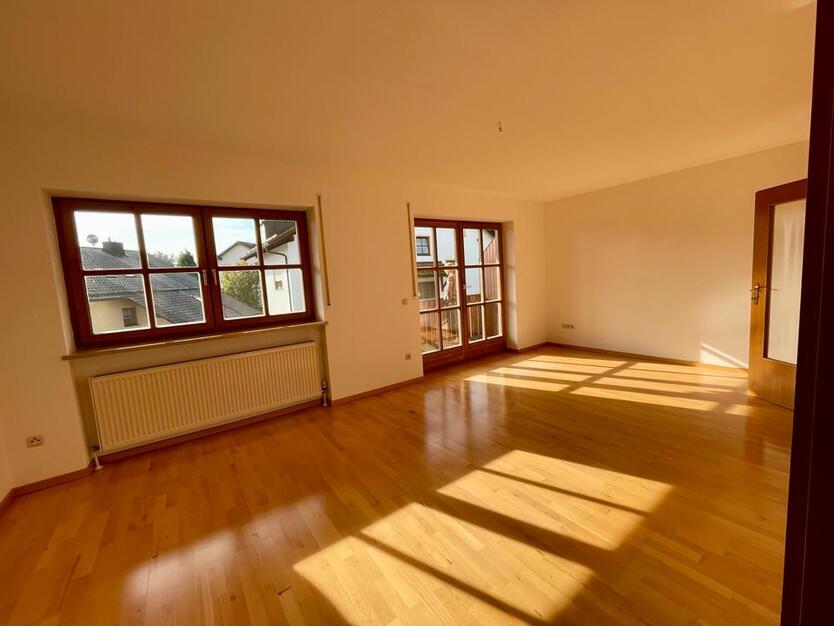 Sonnige 2-Zimmer Wohnung mit Balkon, EBK + Gartenanteil