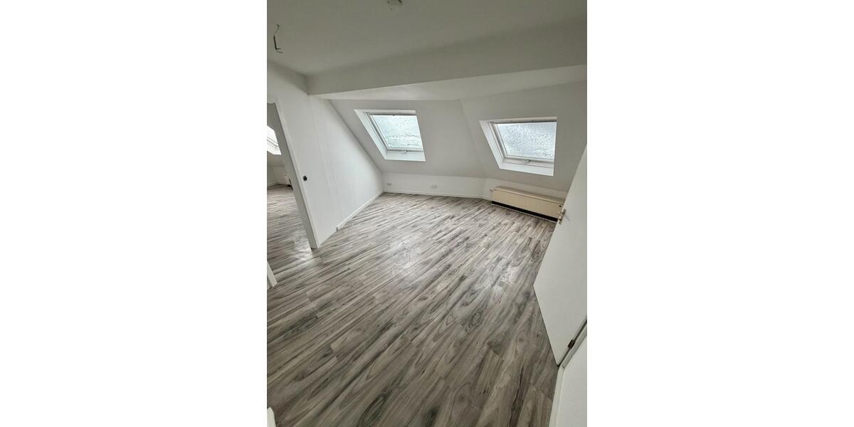 Dachgeschoßwohnung Wuppertal Eckbusch - 5 Zimmer, 90 m&sup2;, 900&euro; | Angebot:24434547