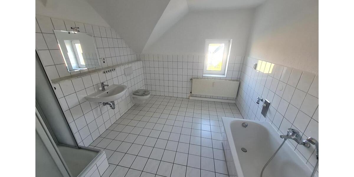 Dachgeschoßwohnung Burgstädt - 4 Zimmer, 92 m&sup2;, 460&euro; | Angebot:24398850