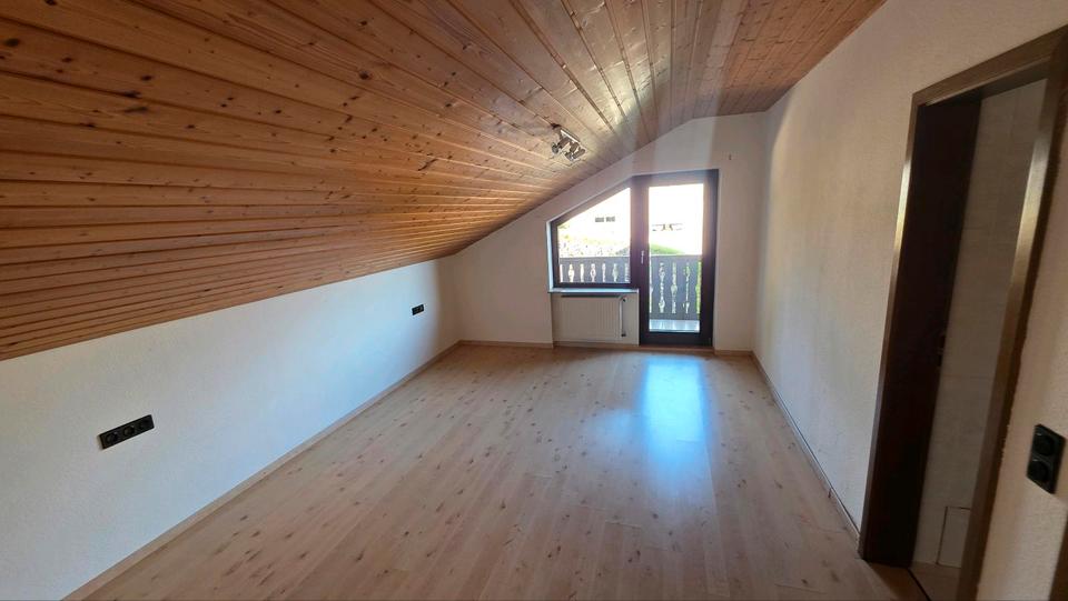 Dachgeschoßwohnung Meckesheim - 4 Zimmer, 134 m&sup2;, 1.500&euro; | Angebot:26007783