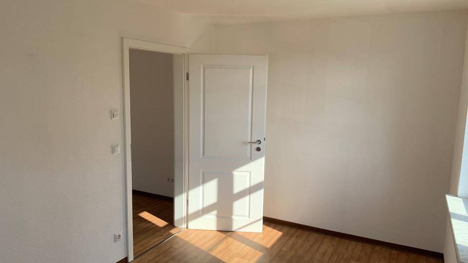 Etagenwohnung Gröditz - 2 Zimmer, 48 m&sup2;, 280&euro; | Angebot:23687967
