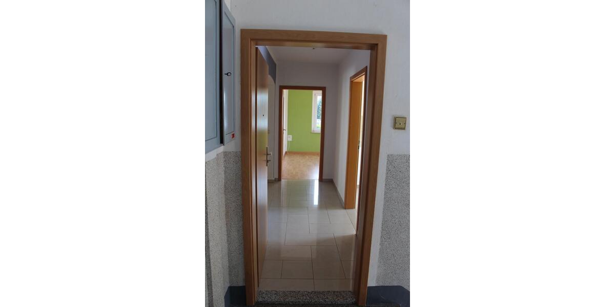 Erdgeschoßwohnung Weischlitz - 3 Zimmer, 65 m&sup2;, 357&euro; | Angebot:26284003