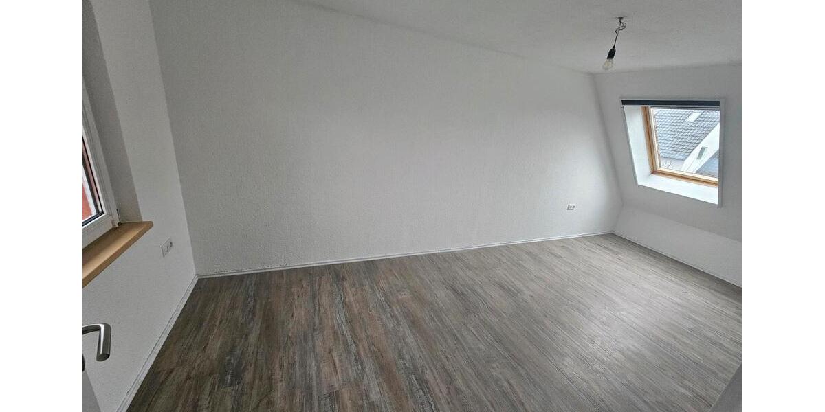 Etagenwohnung Schwülper - 4 Zimmer, 98 m&sup2;, 900&euro; | Angebot:25909236