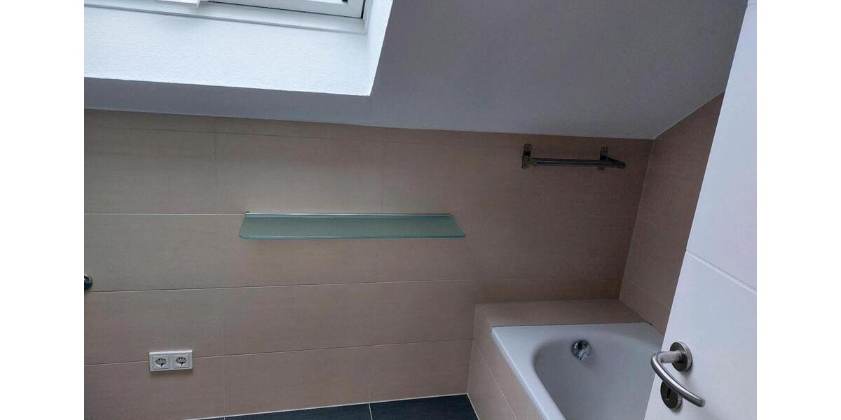 NIEDERREIFENBERG!,sehr helle,2 Zimmer Dachgeschosswohnung 2 zimmer