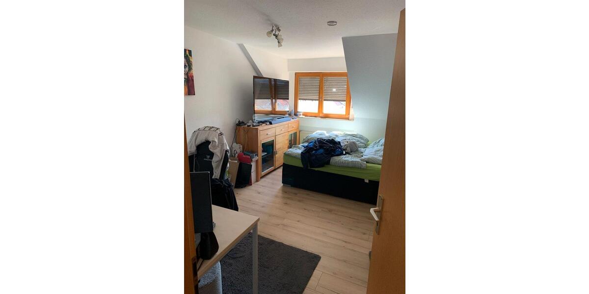 Dachgeschoßwohnung Neuffen - 4 Zimmer, 114 m&sup2;, 1.200&euro; | Angebot:26150486