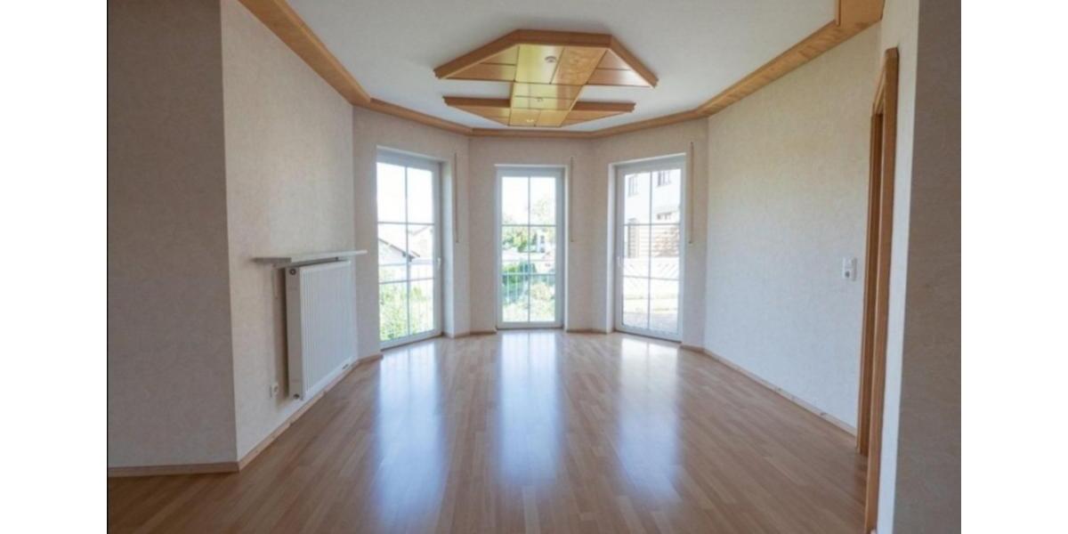 Etagenwohnung Fürstenstein - 4 Zimmer, 153 m&sup2;, 1.060&euro; | Angebot:25396620