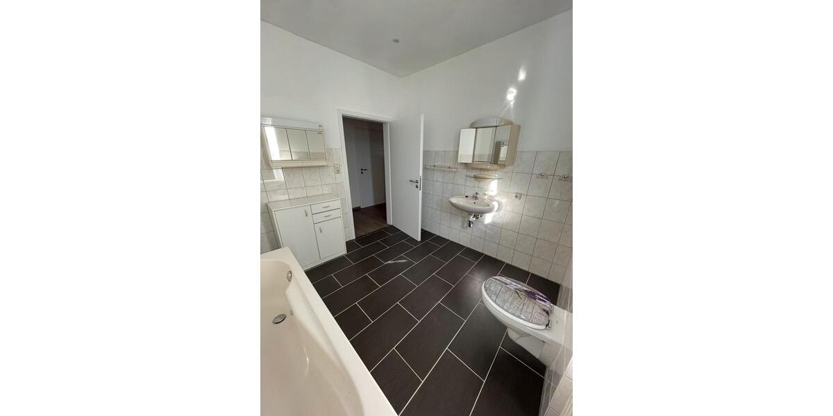 Etagenwohnung Eisenberg - 1 Zimmer, 63 m&sup2;, 400&euro; | Angebot:25935105