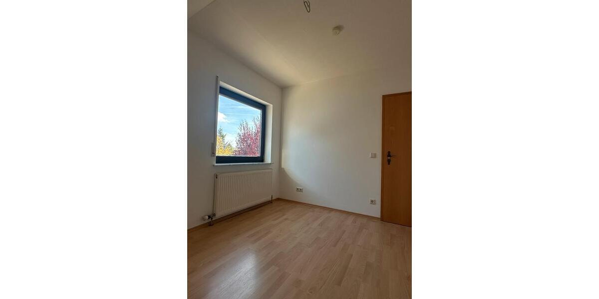 Etagenwohnung Uersfeld - 3 Zimmer, 85 m&sup2;, 950&euro; | Angebot:23764631