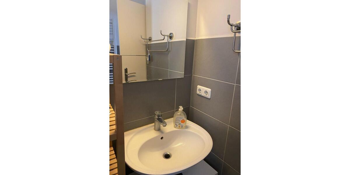 1 Zimmer verfügbar in einer 3-er WG ab Januar 2026 | 1 room avail 1 zimmer