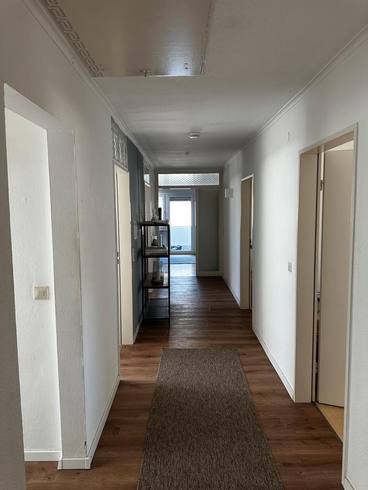 Große 3-Zi.-DachWohnung mit Balkon & EBK in Ellwangen – ab Juli