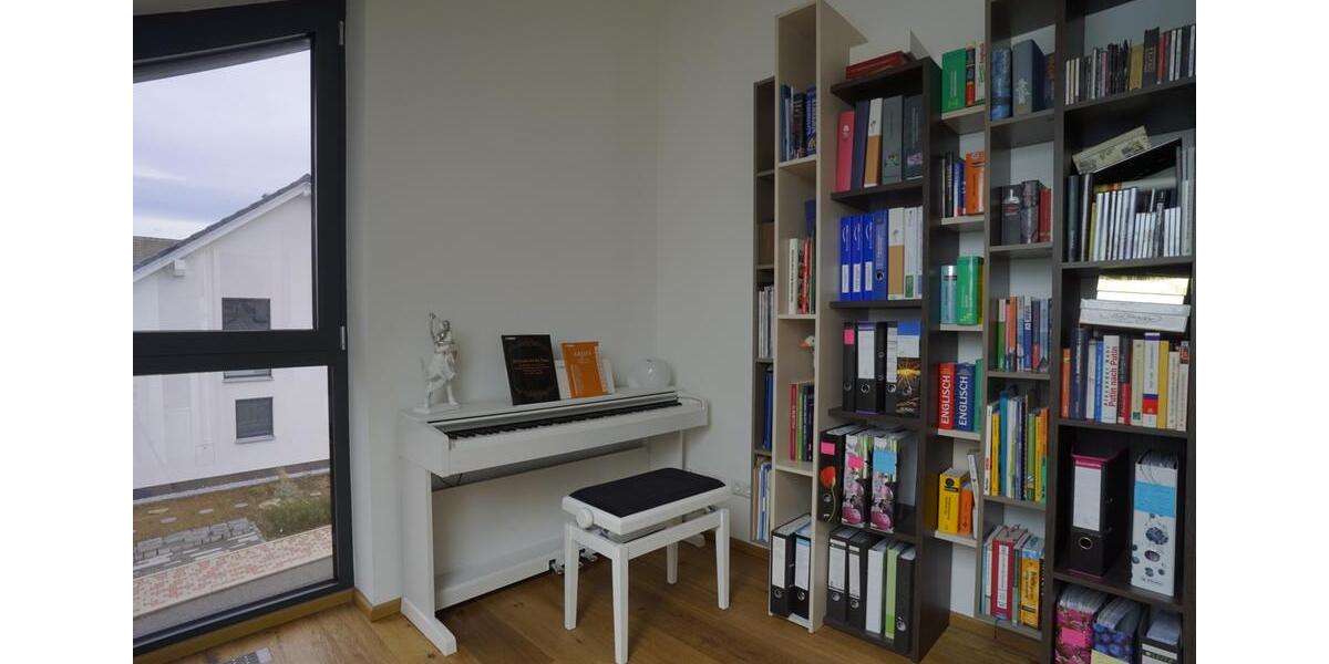 Teilmöbliert: Repräsentatives EFH in Habichtswald mit EBK, Sauna und Kamin 4 zimmer