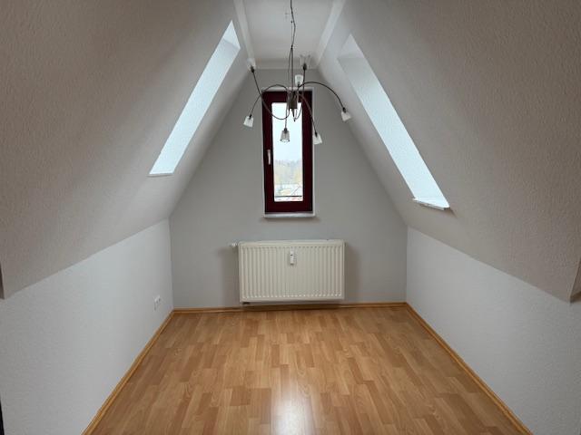 Dachgeschoßwohnung Schwerin Gartenstadt - 3 Zimmer, 69 m&sup2;, 500&euro; | Angebot:24245958
