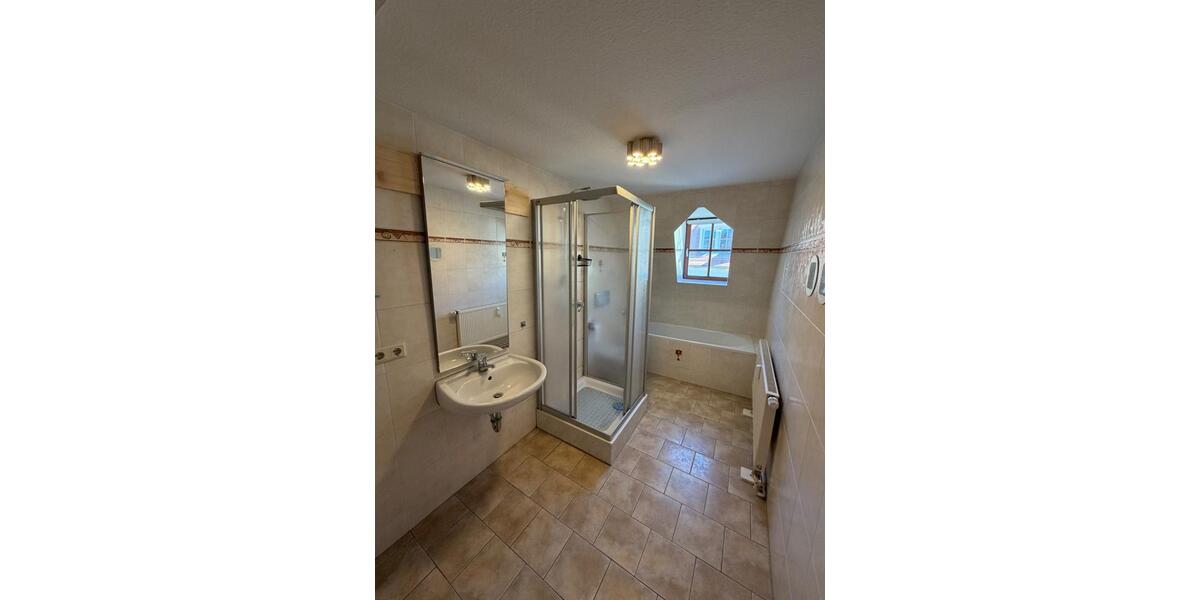 Dachgeschoßwohnung Querfurt - 5 Zimmer, 146 m&sup2;, 990&euro; | Angebot:25390515