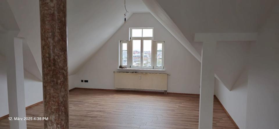 Dachgeschoßwohnung Sonneberg - 2.5 Zimmer, 75 m&sup2;, 475&euro; | Angebot:25205336