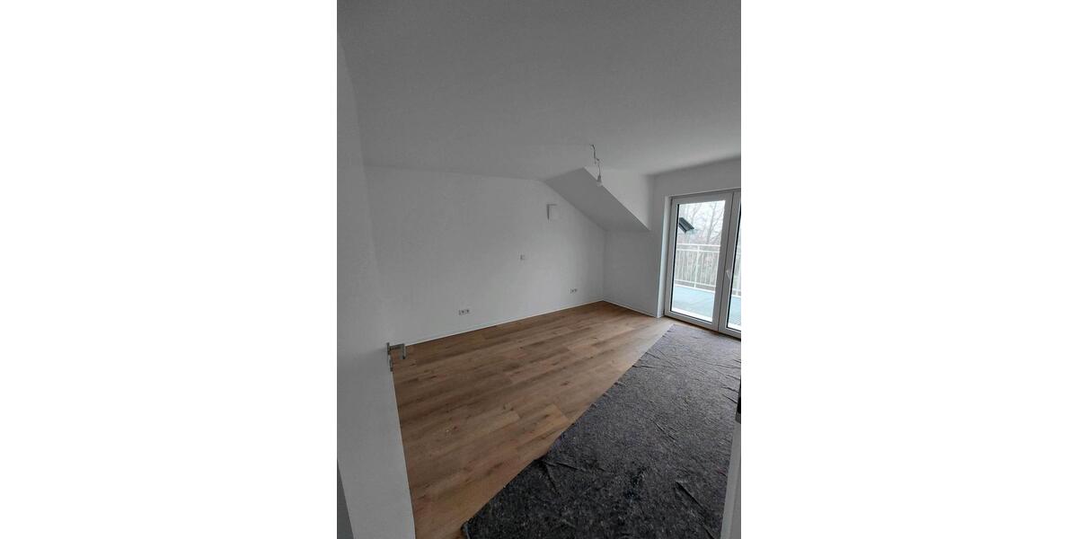 Dachgeschoßwohnung Zerf - 4 Zimmer, 95 m&sup2;, 664&euro; | Angebot:25791855