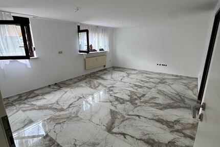 Rottweil Zentral – Helle 43 m² Wohnung | Terrasse + Küche 1 zimmer