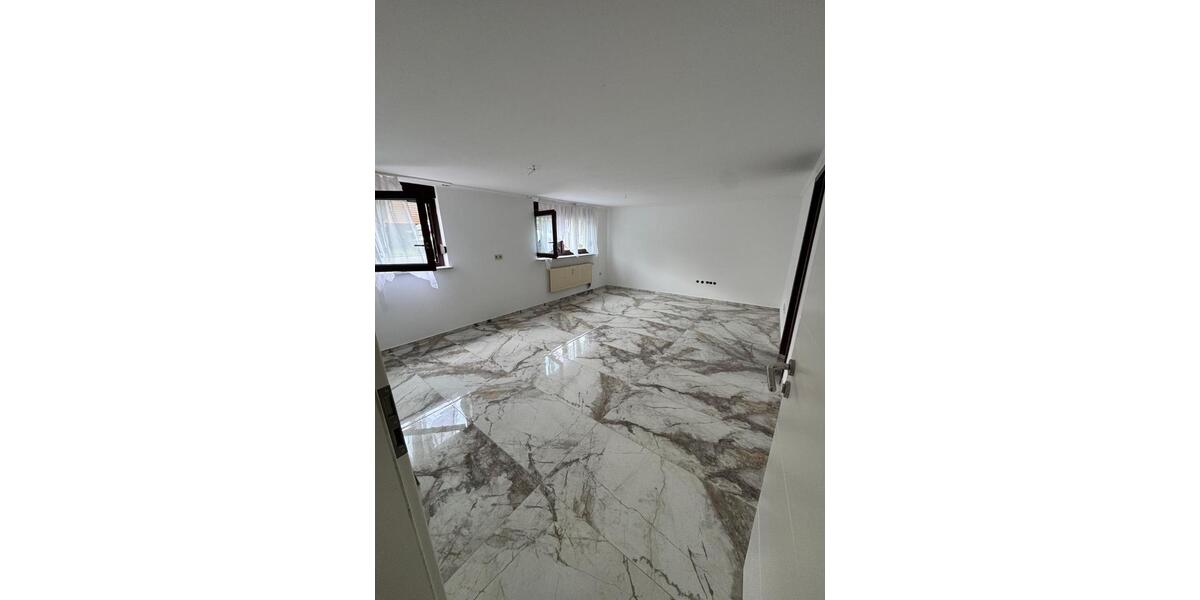 Rottweil Zentral – Helle 43 m² Wohnung | Terrasse + Küche 1 zimmer