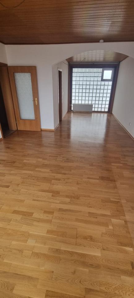 Renoviertes 2 Zimmer Apartment mit Küche, Balkon in Düsseldorf zimmer
