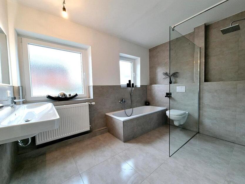 drei Zimmer Dachgeschoss Osnabrück Pye kernsaniertEinbauküche zimmer