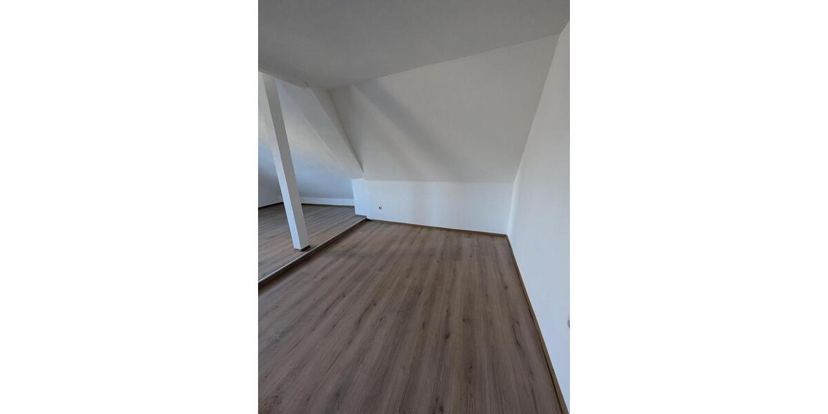 Dachgeschoßwohnung Schwaigern - 3 Zimmer, 90 m&sup2;, 690&euro; | Angebot:25510466