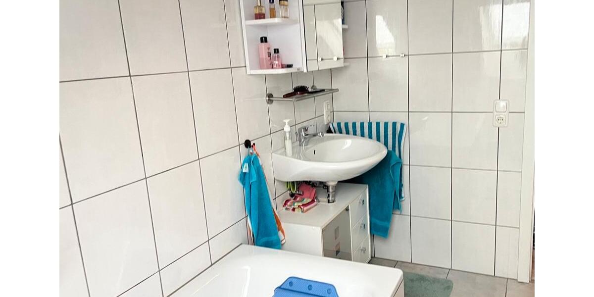 Dachgeschoßwohnung Twistetal - 3 Zimmer, 77 m&sup2;, 650&euro; | Angebot:25568213