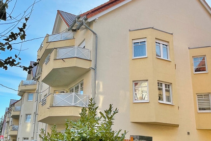 Sehr schöne Wohnung mit Balkon, EBK, Vollbad und Tiefgarage! zimmer