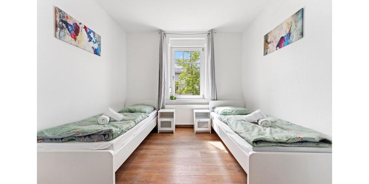 Hochparterre Falkensee - 12 Zimmer, 218 m&sup2;, 23&euro; | Angebot:26613286