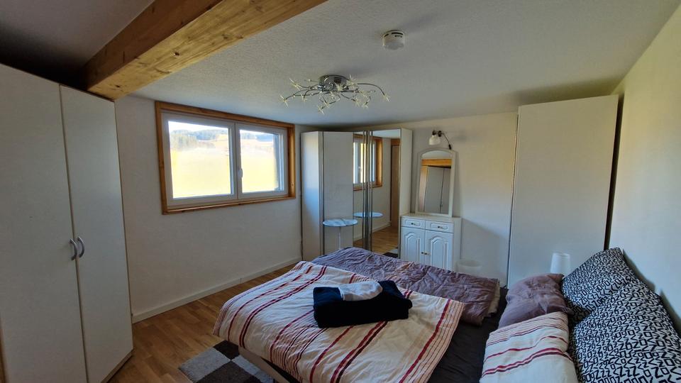 Erdgeschoßwohnung Hinterzarten - 6 Zimmer, 185 m&sup2;, 2.250&euro; | Angebot:26112343