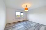 Sofort bezugsfrei: 3-Zimmer-Wohnung mit Einbauküche im Zweifamilienhaus – Wohnraum mit Potenzial