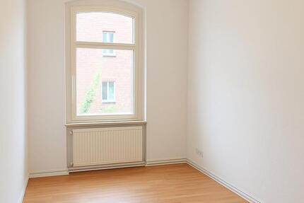 Neue Frauen WG -Erstbezug nach Sanierung Altbauwohnung Linden 4 zimmer