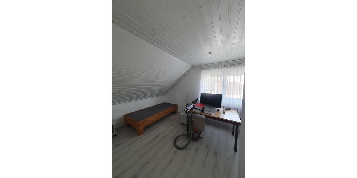Dachgeschoßwohnung Windsbach - 2 Zimmer, 70 m&sup2;, 480&euro; | Angebot:26589159