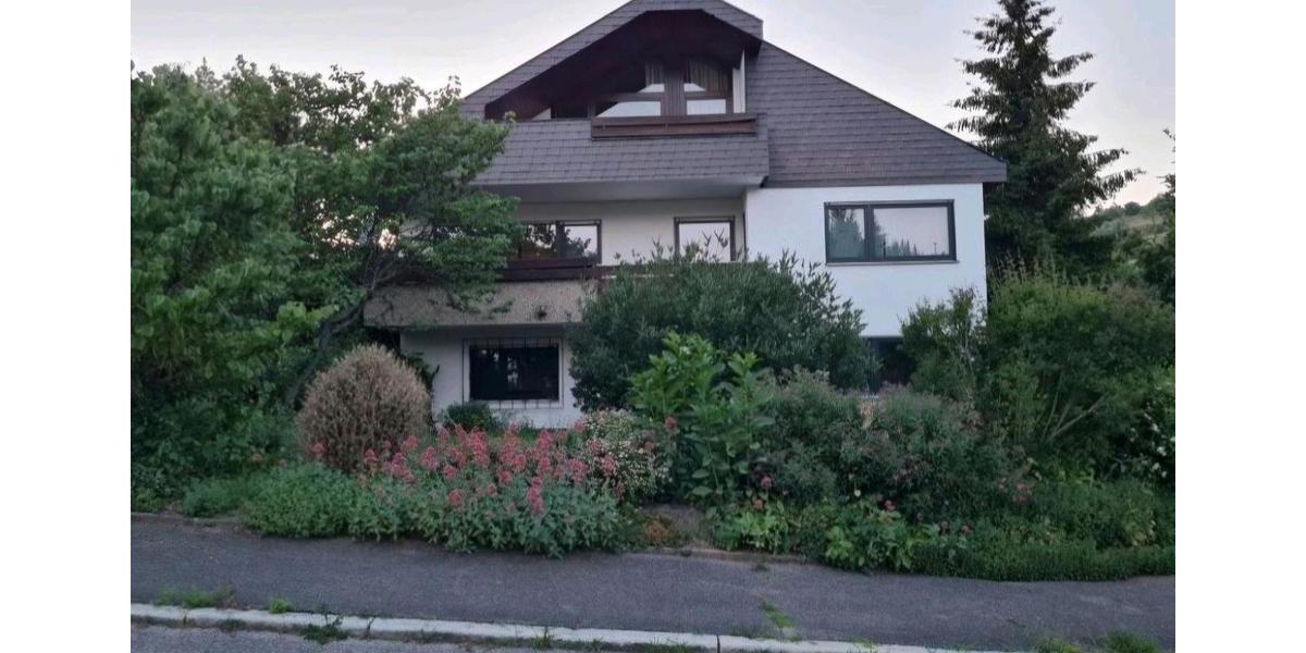 Etagenwohnung Sachsenheim - 5.5 Zimmer, 147 m&sup2;, 1.470&euro; | Angebot:26607087