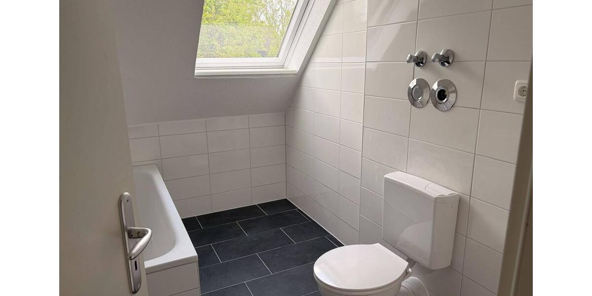 Dachgeschoßwohnung Düsseldorf Stadtbezirk 9 - 2 Zimmer, 49 m&sup2;, 590&euro; | Angebot:26603069