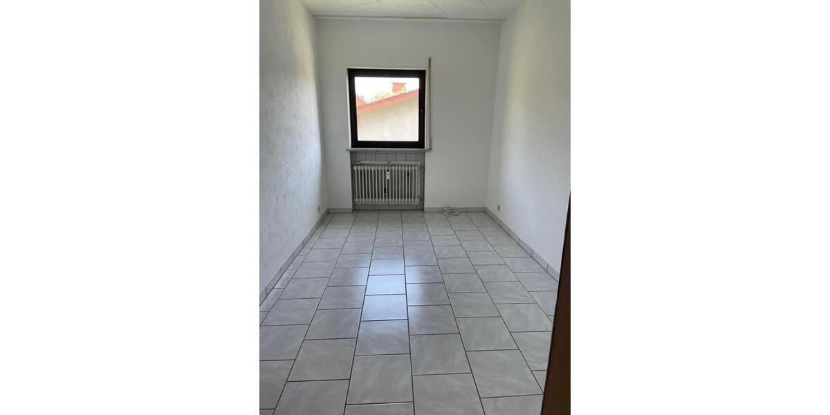 Dachgeschoßwohnung Heusweiler - 4 Zimmer, 111 m&sup2;, 850&euro; | Angebot:26444346