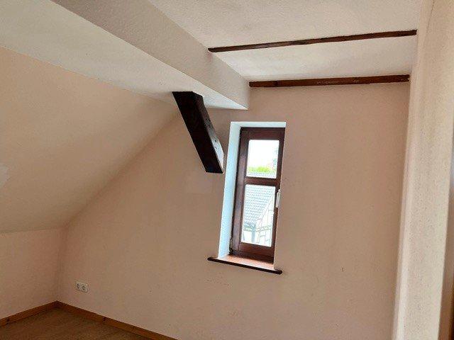 Dachgeschoßwohnung Lohfelden - 4 Zimmer, 93 m&sup2;, 930&euro; | Angebot:26663716