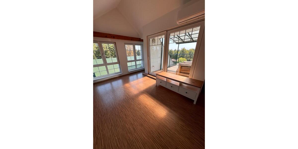 Helle 4-Zimmer Dachgeschoss-Maisonette mit Balkon 7 min zum bhf 4 zimmer