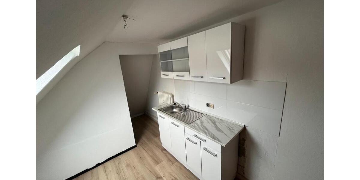 Dachgeschoßwohnung Detmold - 2.5 Zimmer, 64 m&sup2;, 896&euro; | Angebot:24869992