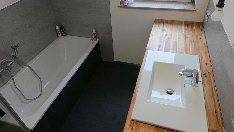 Schöne Maisonette-Wohnung, DG, Tiefgarage 4 zimmer