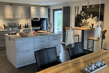 Haus Niederkassel - 4 Zimmer, 180 m&sup2;, 2.400&euro; | Angebot:27070662