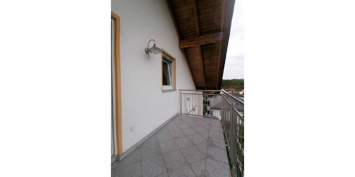 Dachgeschoßwohnung Langgöns - 3 Zimmer, 90 m&sup2;, 1.100&euro; | Angebot:26614041