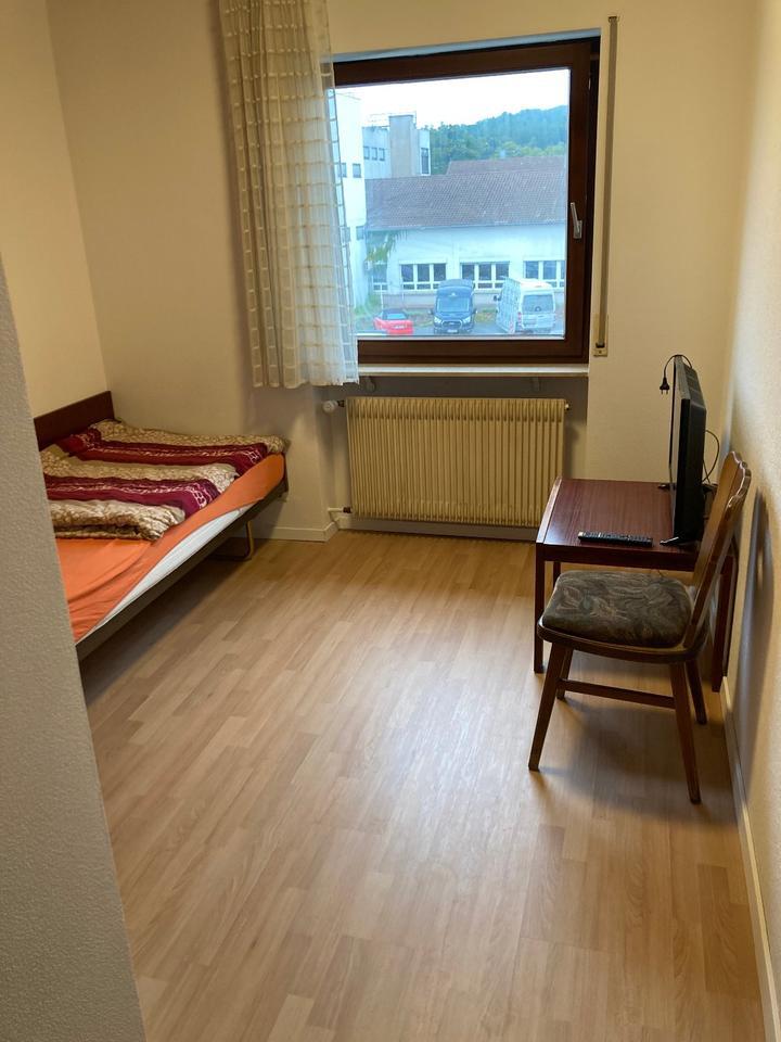 Zimmer in Ötisheim – eigenes Bad, WLAN & Nebenkosten inkl.