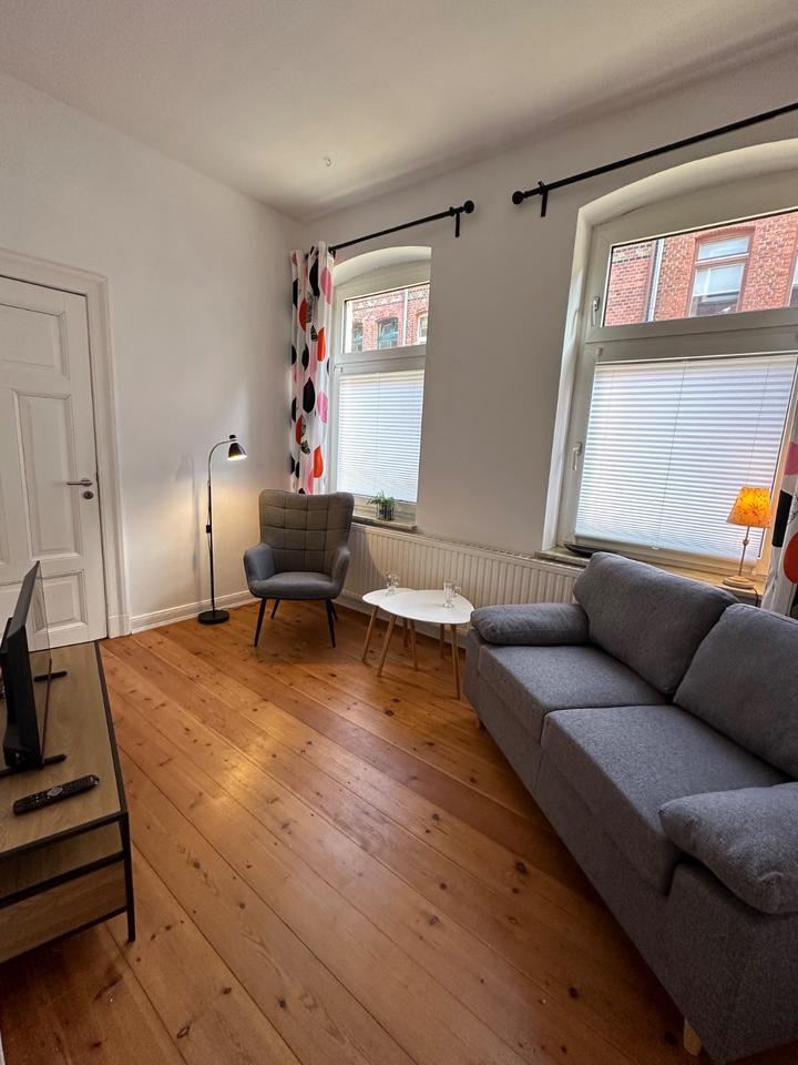 Gemütliche, MÖBLIERTE 2,5-Zimmer Wohnung im Altbau