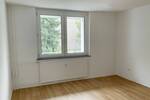 *City-Wohnung im Grünen* renovierte 3 Zimmer mit Balkon, guter Schnitt, Tageslichtbad mit Wanne